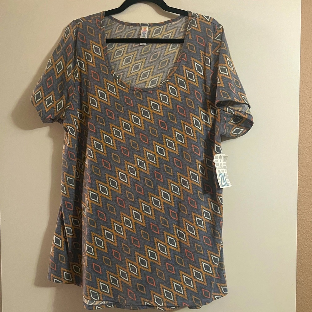NWT LuLaRoe tshirt